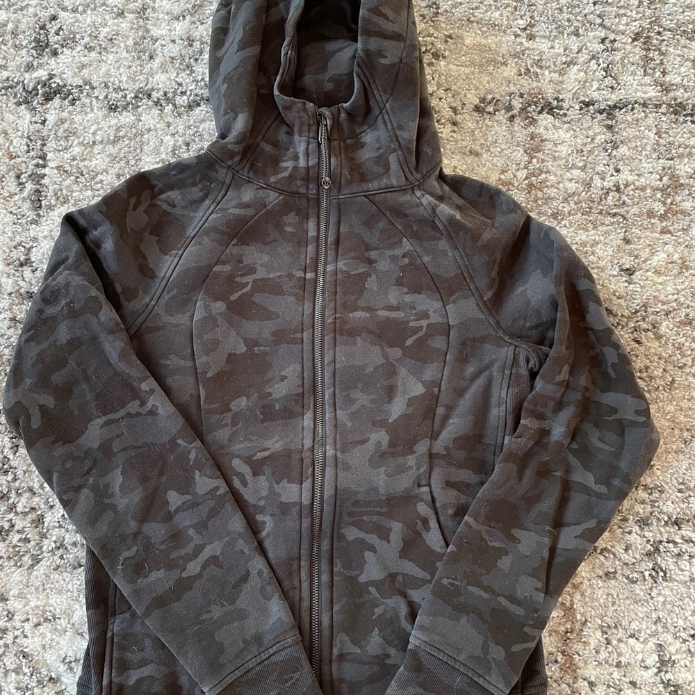 SOLD.  Lululemon Scuba Hoodie lv ICMG Size 8